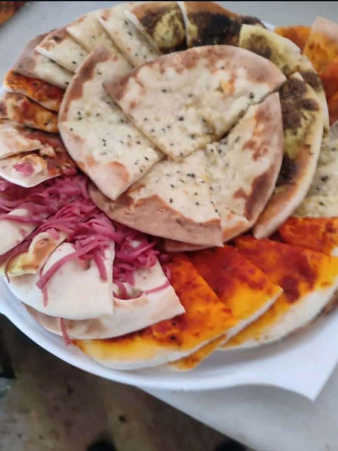 بيتزا ومعجنات السيوفي