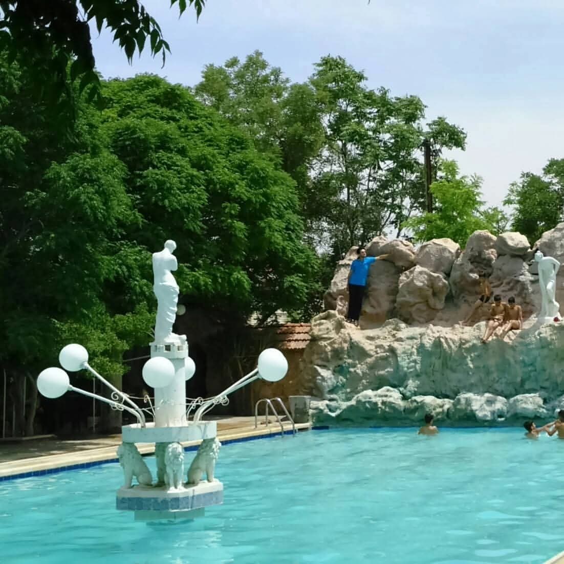 Al-Firdaws Pool Restaurant