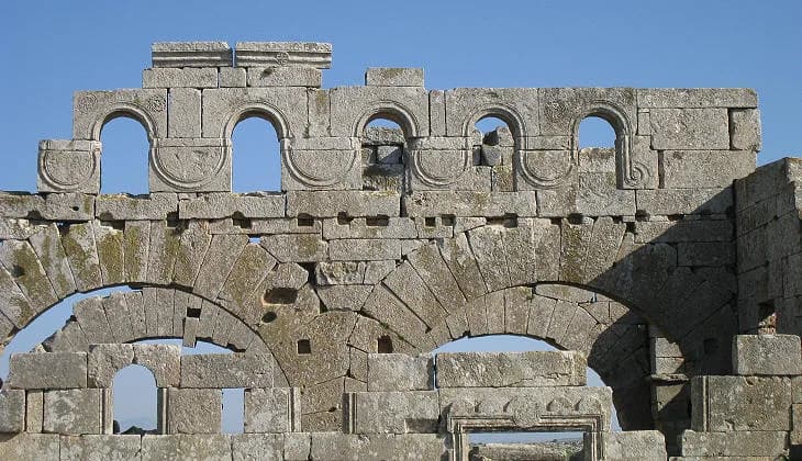 كنيسة براد الأثرية